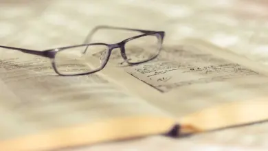 Sıranızın üzerindeki bir kitabı yerinden kaldırmadan nasıl hareket ettirebilirsiniz?